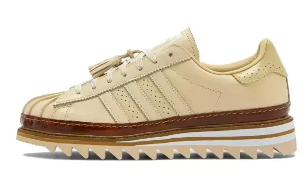 CHANEL ベルト adidas Chanel 22A Mens Black Beige Suede CC Logo Low Top Lace Up