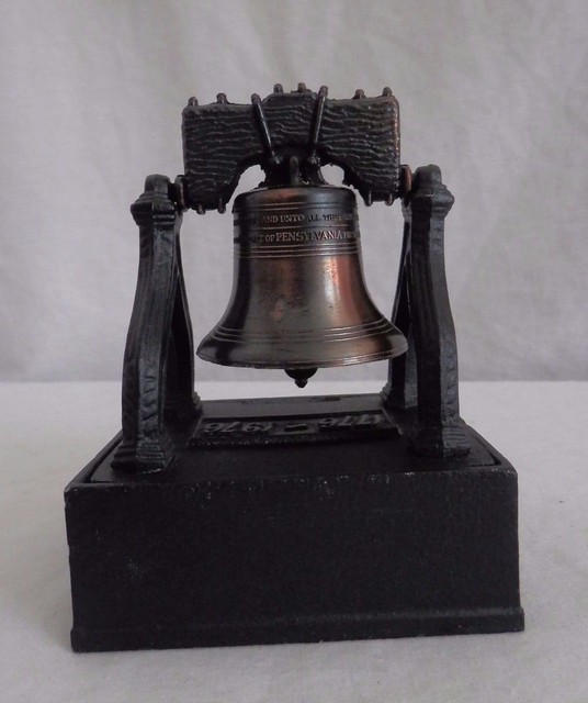 Vintage 1776 1976 cast iron bicentennial liberty bell promotional coin