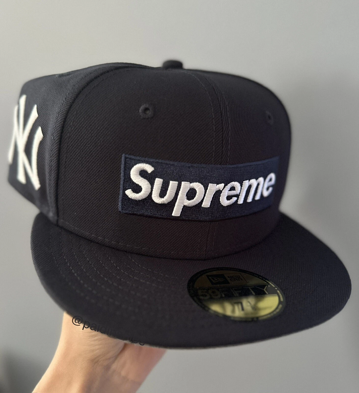 Boîte Supreme x New Era MLB logo Yankees de New York marine montée taille 7 1/8   SS24