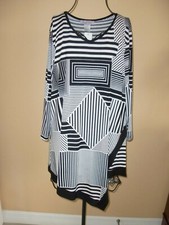 NWT~PRETTY WOMEN~Made in USA~BLACK&WHITE~STRETCH~ASYMMETRICAL BOTTOM~TOP size L