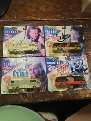 1993 ROAD CHAMPS COUNTRY TOUR BUS LOT 4 CYRUS, STUART, TRAVIS TRITT, DIAMOND RIO