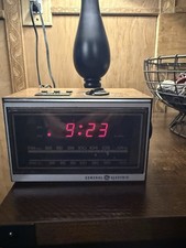 Vintage GE General Electric AM FM Radio Alarm Clock Model 7-4620F-Tested/Works