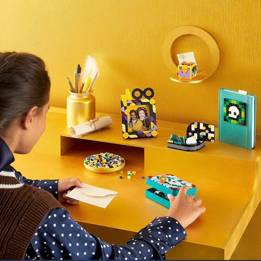 LEGO DOTS 41811 Hogwarts Desktop Kit, photo 2 of 5