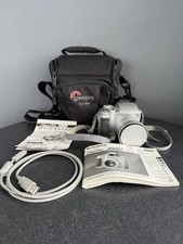 Fujifilm FinePix 3800 Digital Camera 6X Optic Zoom 3.2 Mega Pixel Carrying Case