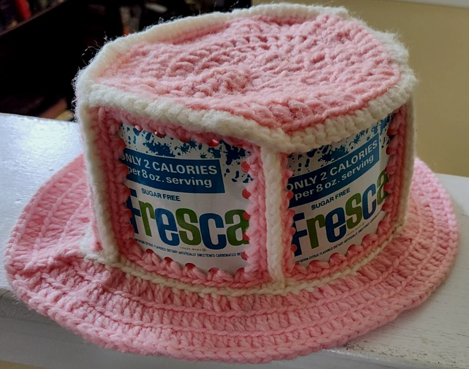 Sombrero cubo estilo lata/lata de cerveza Fresca Pop rosa ganchillo vintage años 70 Foto 2 de 4