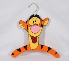 RARE VINTAGE AWESOME WINNIE THE POOH'S "TIGGER" CHILD'S WOODEN HANGER EUC