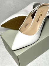 VEPOSE New York Women's Shoes Heels, White, Low Stilettos, Size 8.5 Pointed Toe
