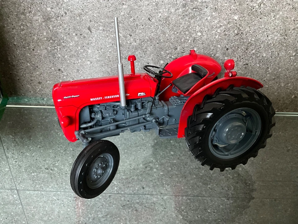MASSEY FERGUSON MF 35X by Universal Hobbies 1:16 scale. Original packaging. - Image 2 of 4
