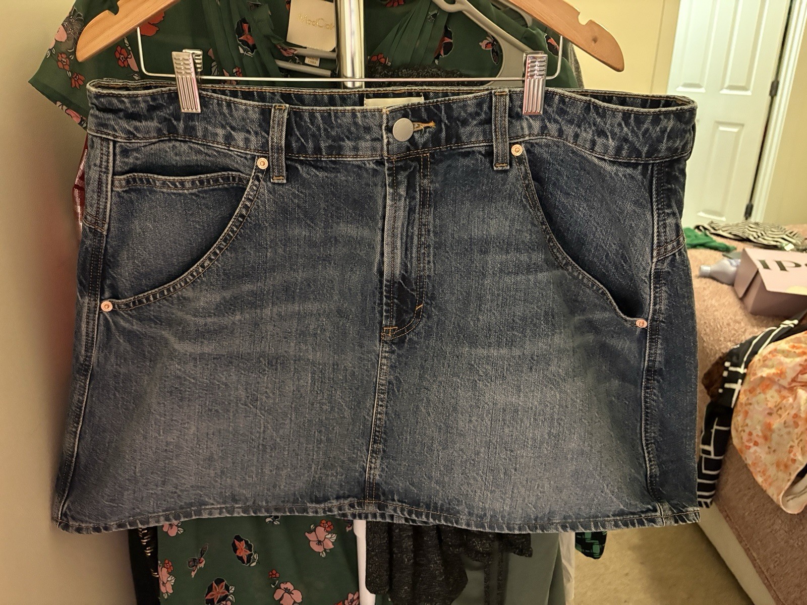 Universal Thread Women’s Denim Mini Skirt Size 17 EUC Medium Wash plus size