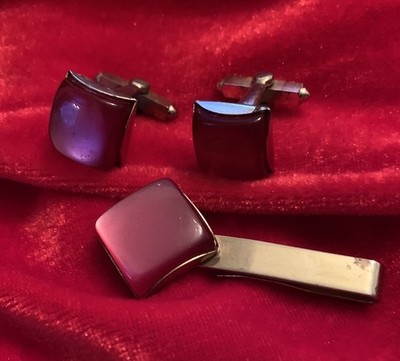 Vintage Hot Pink Cubes Thermoset Tie Bar And Cuff Links   Gorgeous