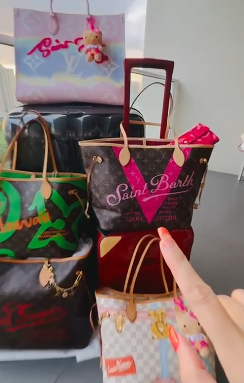 St Tropez Louis Vuitton Escale onthego gm shoulder bag tote pink