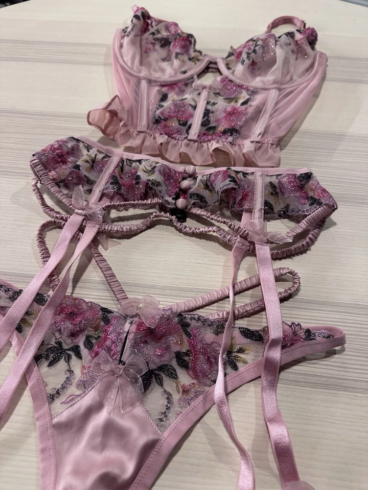 Conjunto de lencería de 3 piezas For Love And Lemons rosa rubor nuevo sin etiquetas Foto 2 de 4