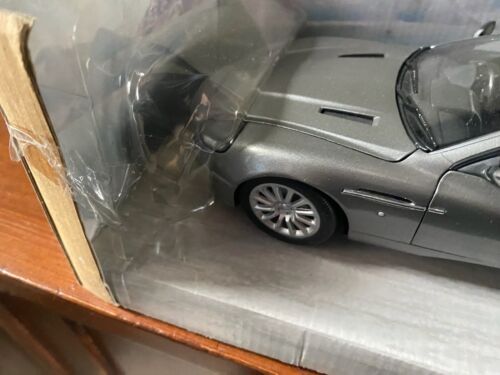 ASTON MARTIN V12 VANQUISH JAMES BOND 007 DIE ANOTHER DAY 1:18 PAUL'S MODERN ART - Foto 7 di 24