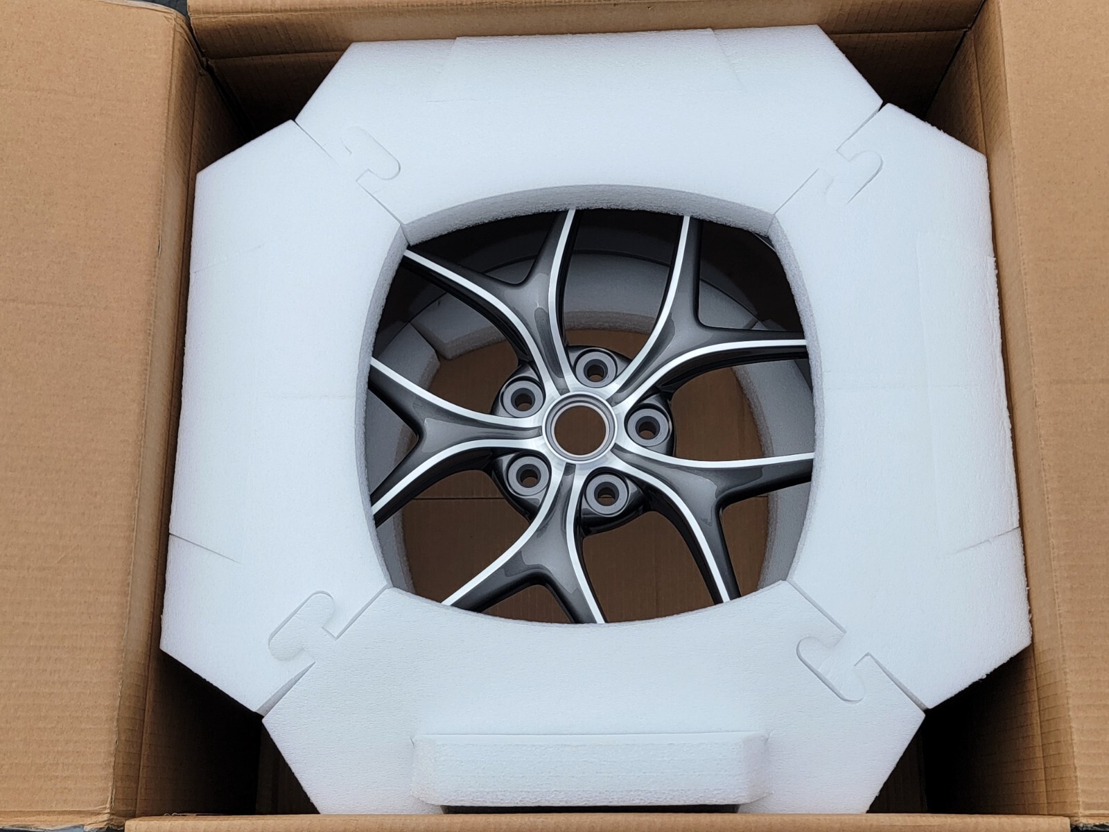 NEW 20" Ferrari F12 Berlinetta two-toned diamond forged FRONT OEM factory wheel