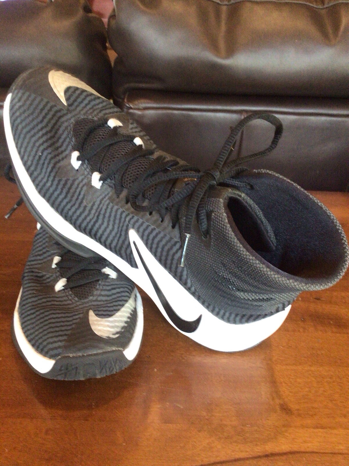 Black White Gray Swoosh 7.5