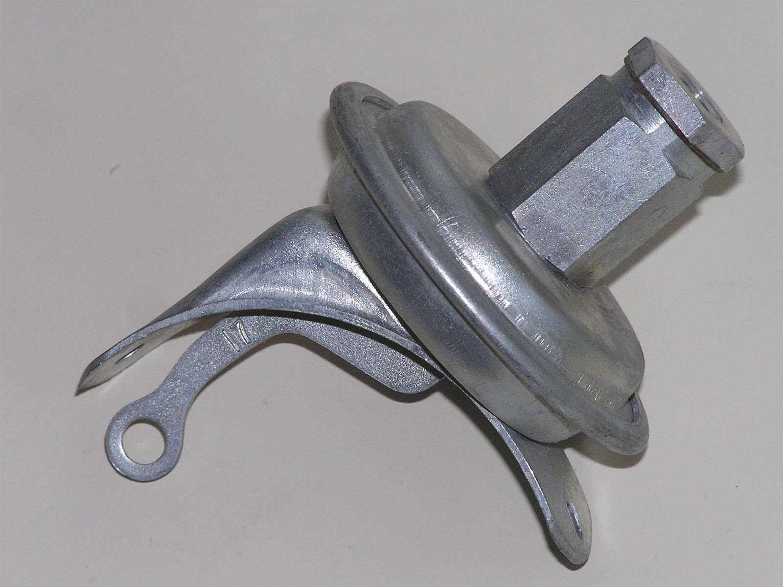 194250 Oldsmobile 6 Cyl Distributor Vacuum Advance Chamber eBay