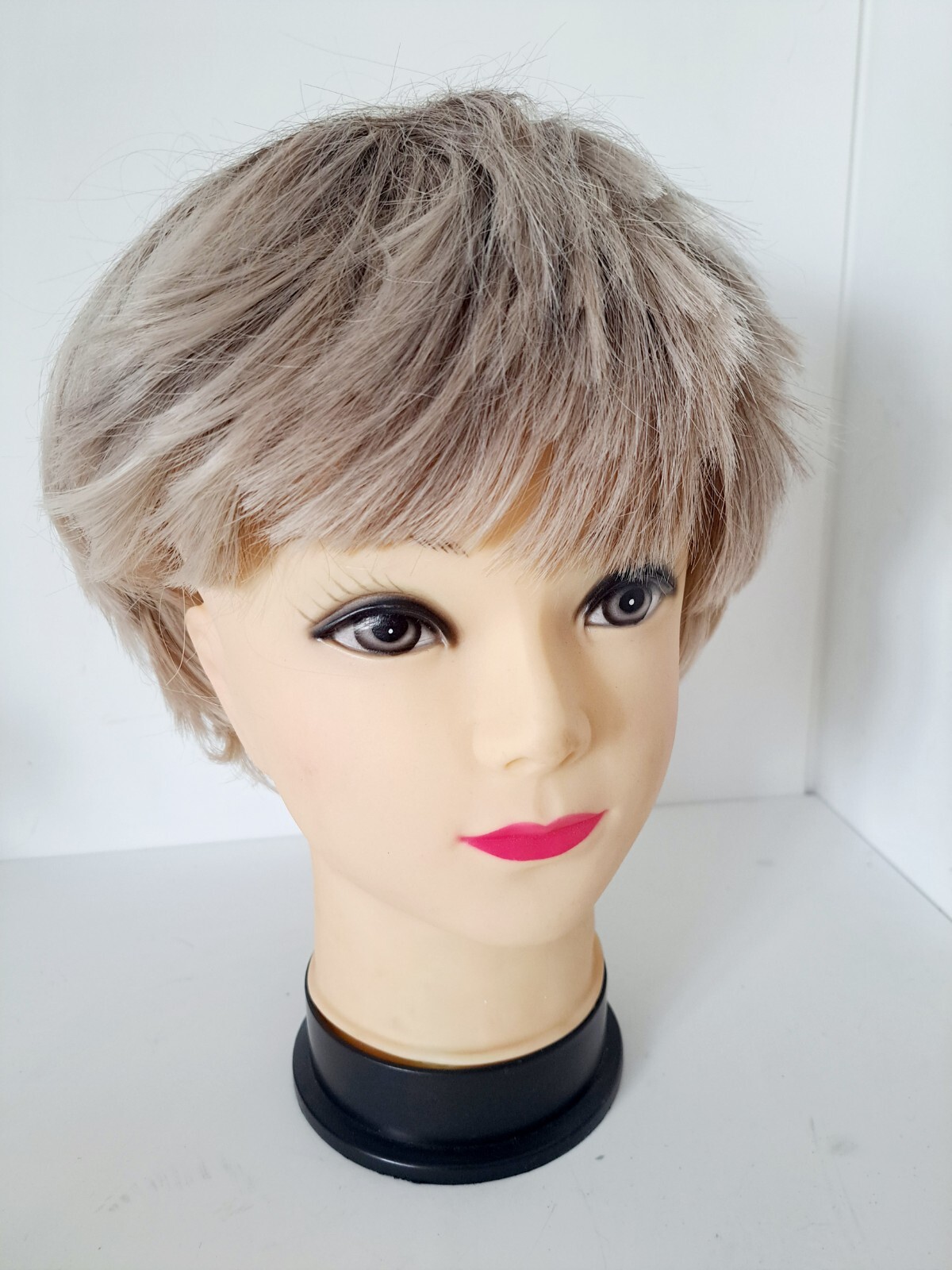 Ladies REALISTIC WIG Cropped Short Ash Grey blonde layered FREEPOST eBay