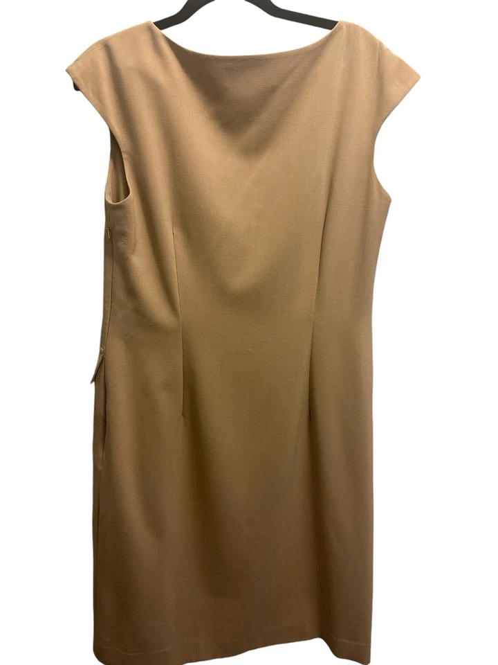 Bloomingdale’s- 女式棕褐色帽袖迷笛裙。 尺寸:14P — 第 2/4 张图片