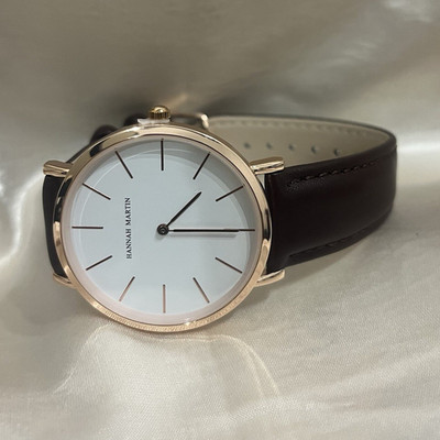 HANNAH MARTIN Quartz Analog Wristwatch White Dial Gold Case Black Leather Strap