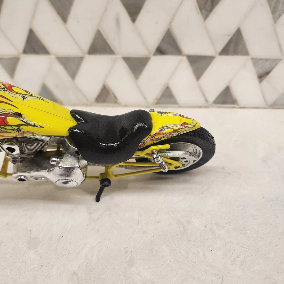 Raro NewRay 1995 Chopper Motocicleta Low Rider 10” Largo Rojo Amarillo Alambre de púas Llama Foto 2 de 4