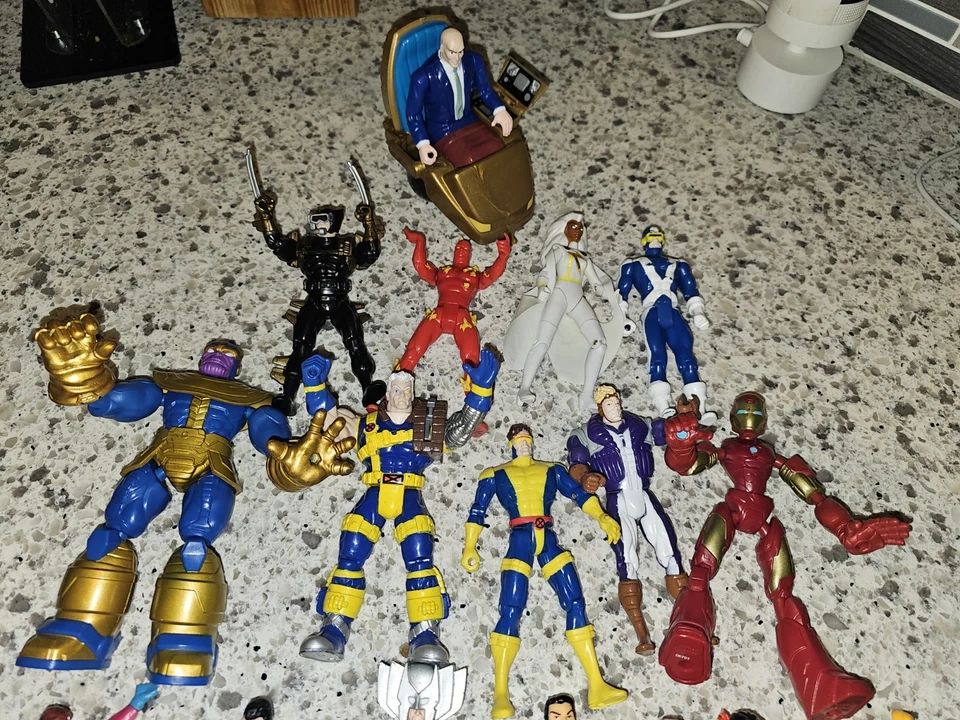 Vintage Toybiz Marvel X-Men Action Figure Lot Wolverine Storm - Image 3 of 3