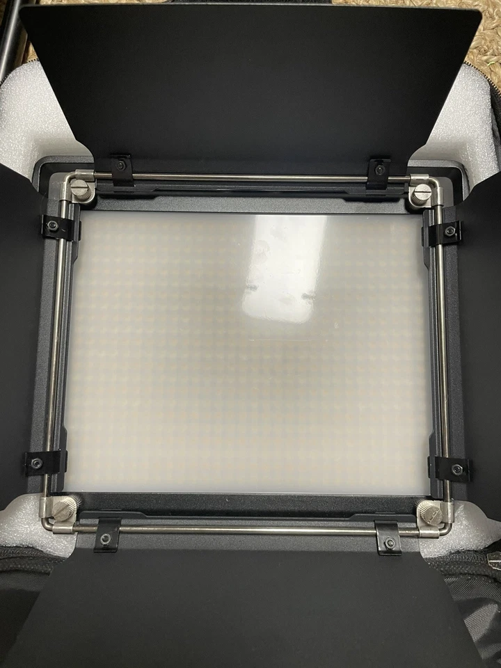 NEEWER NL660 Bi-Color LED Panel  Photography And Or Videography Studio Lighting - Image 3 of 4
