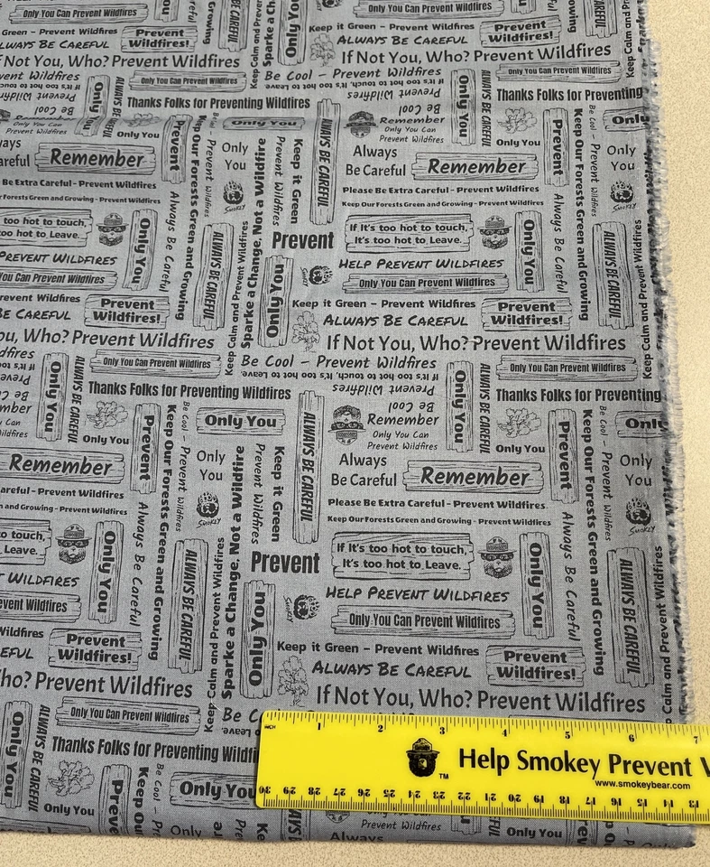 Tela de edredón de algodón SMOKEY THE BEAR 2019 Riley Blake AZUL signos texto FQ Foto 3 de 4