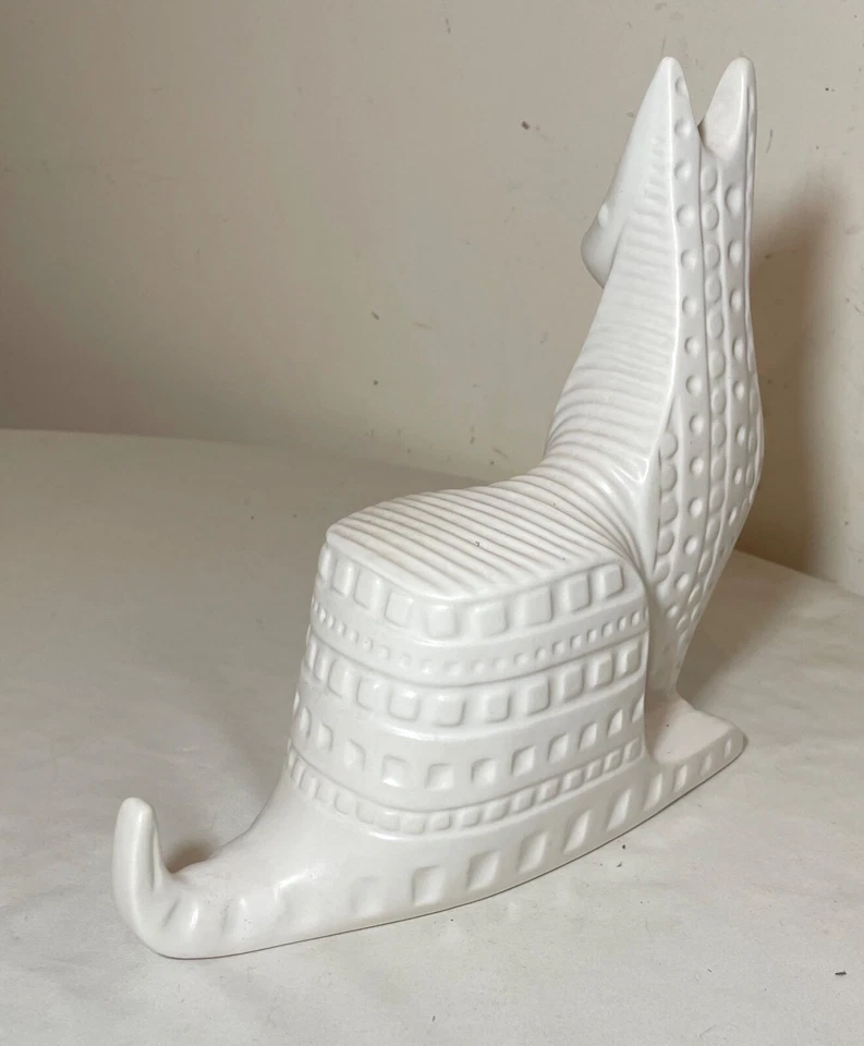 Escultura moderna de estátua canguru Jonathan Adler Art Deco menagerie branca - Imagem 4 de 4