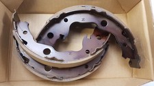 Original OE NISSAN Feststellbremse Bremsbackensatz 44060CY025