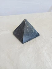 Vtg Estate Find Polished Black Marble Pyramid Chakra Feng Shui Paperweight 336g