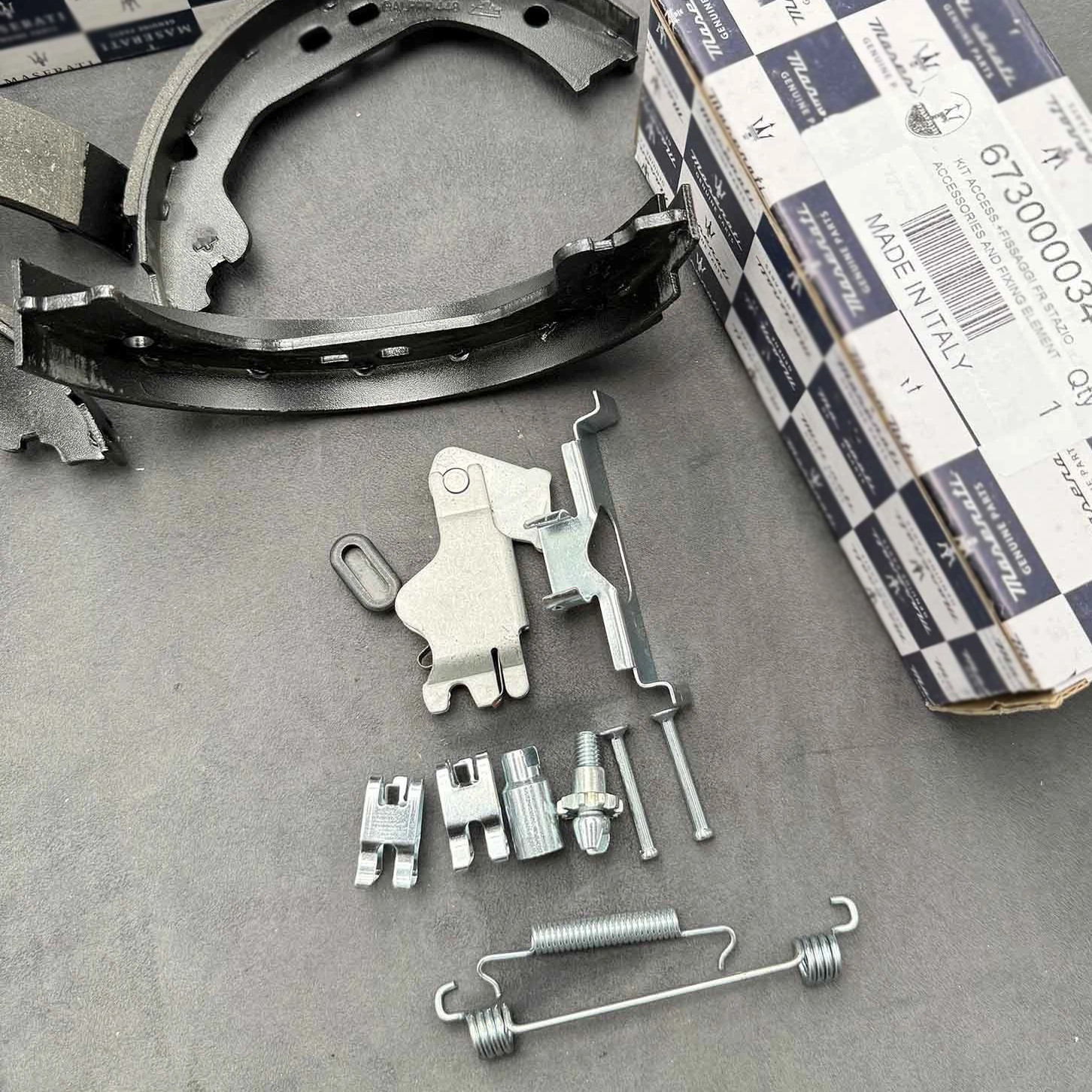 Maserati Ghibli Brake shoes Set P/N 673000034