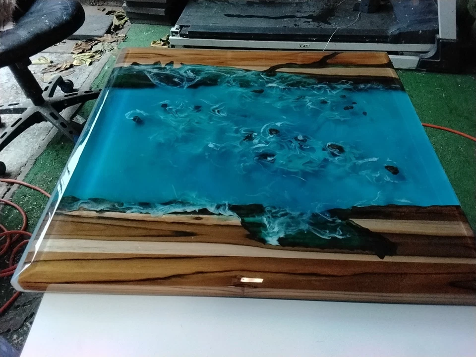 Mesa de río de resina de 24 pulgadas 23 pulgadas × 2 1/4 pulgadas de grosor mesa personalizada Foto 2 de 4