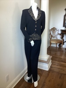 St John Evening Two Pieces Pant Suit, Size 10. Stunning. 