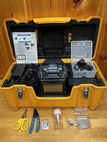 Fujikura 90S+ Fusion Splicer Kit; CT-50 Cleaver; 1483 Total Arcs