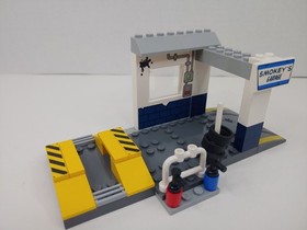 LEGO Smokey's Garage 10743 CARS 3 Juniors 100% Complete