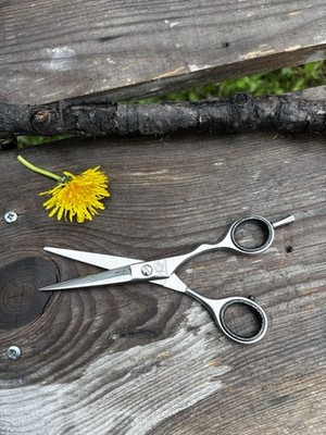 Friseurschere Profi  Haarschere Edelstahl 5.5 Zoll Extrem Scharf Barber Scissor