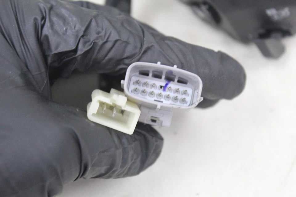 Aprilia RSV4 1100 21-25 Tuono RS660 OEM Left Headlight Blinker Control Switch - Image 2 of 4