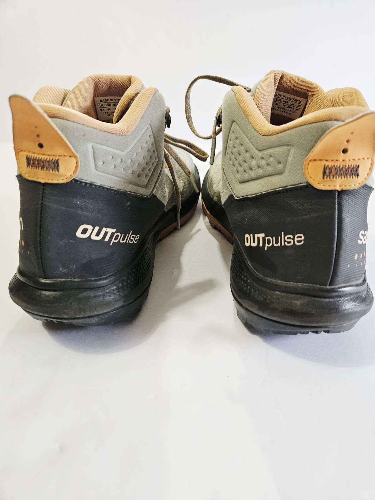 Salomon OUTpulse Mid GTX Women's Hiking Boots, Size 11 Gray Beige 