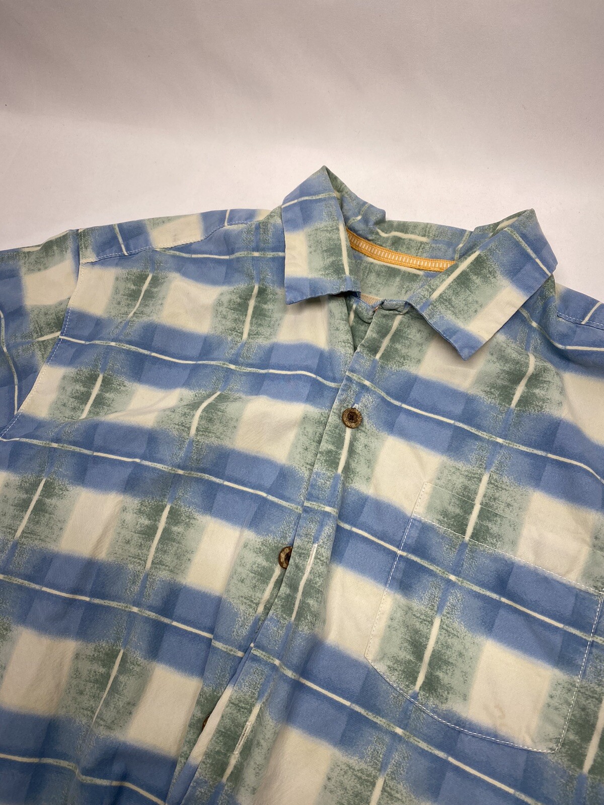 Tommy Bahama Men’s Button Down Shirt Size Large 70% Silk Short Sleeve Blue