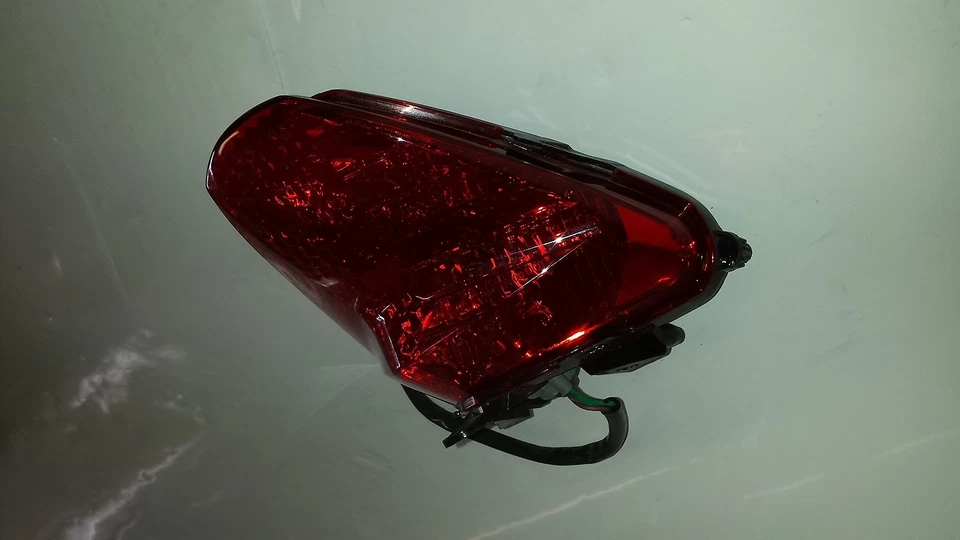 Luz trasera honda cbr 250r 2012 mc41 lámpara de freno de parada OEM 08 09 10 11 Foto 2 de 3