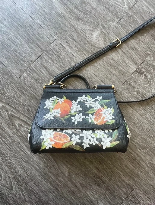 Medium Sicily handbag in Black