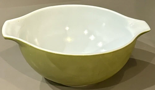 Vtg PYREX 443 VERDE GREEN Cinderella Nesting Bowl w/Spout 2-1/2 QT Mixing