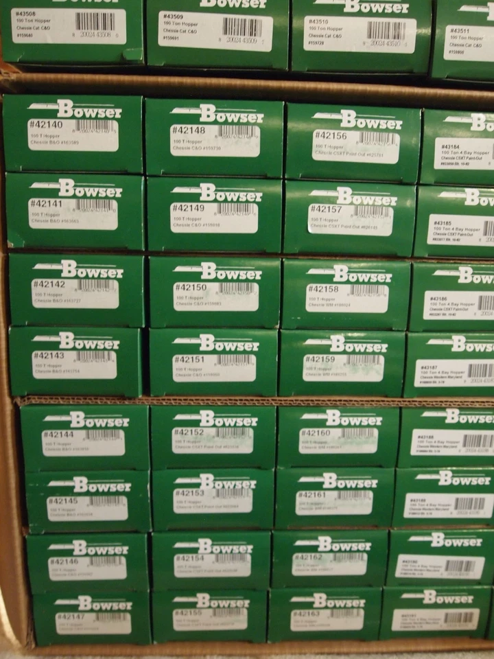 BOWSER H.O. CHESSIE SYSTEM 100ton HOPPER CARS  LOT OF 45 DIFF.NUMBERS - Image 2 of 4