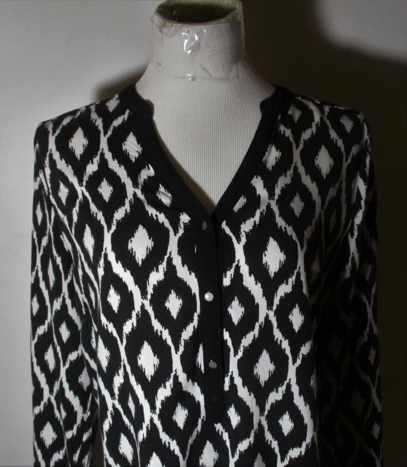 Top negro manga larga cuello en V violeta & claire talla L Foto 2 de 4