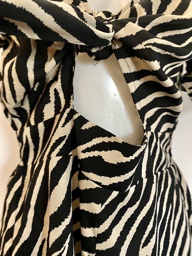 Ladies stunning Boohoo Zebra print playsuit size 10 Brand New with Tag - Picture 4 of 6