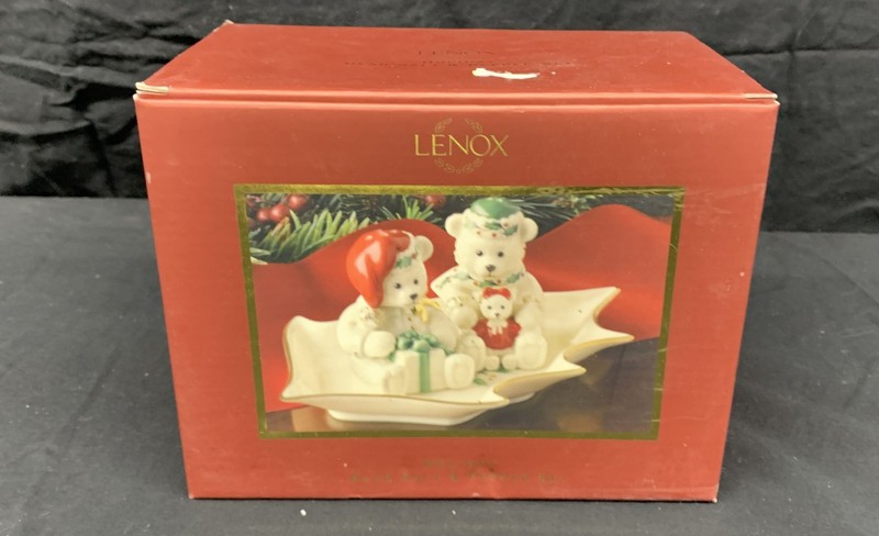 New in Box Lenox Holiday Teddy Bear Salt & Pepper Set