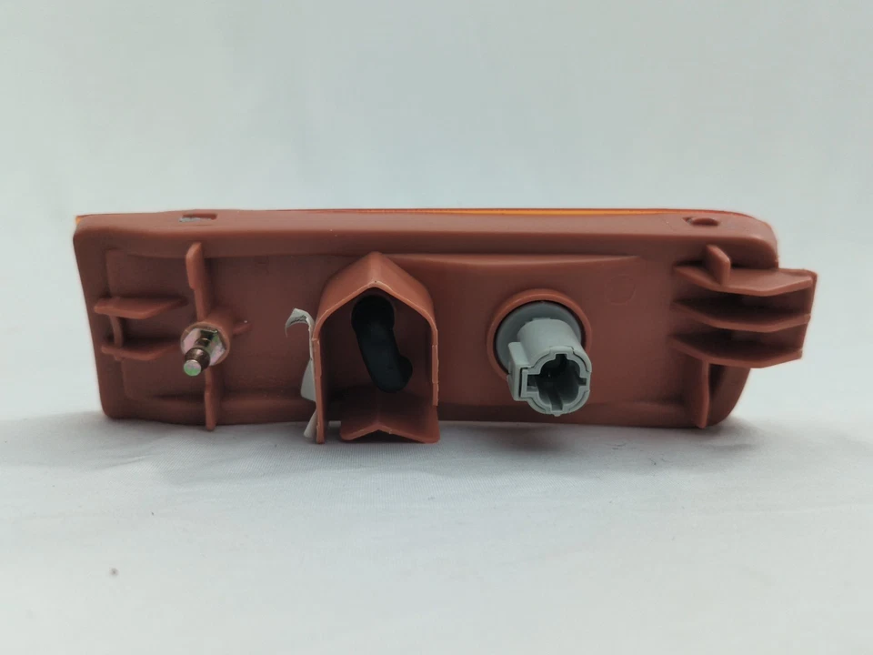 LUZ MARCADORA DELANTERA DERECHA PARA NISSAN MAXIMA DS407-B000R 95-99 Foto 4 de 4