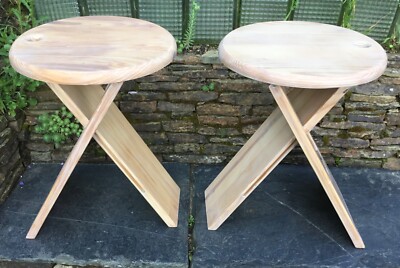 Vintage klappbare Holzhocker x2 Kiefer Retro Roger Tallon oder Adrian Reed im Stil