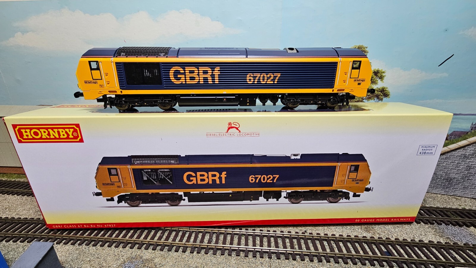 Hornby Diesel Train - R30372 GBRf, Class 67, Bo-Bo, 67027 - Era 11 00 Gauge Locomotives for Train Set, Engine Models for Adults - 1:76 Scale Model Gift - Image 6