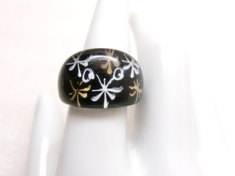Lucite Dome Ring Fireworks? Cocktail Clear Reverse Painted  Black Vintage 7.25
